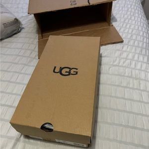 Uggs- Women size 7 ‘Oh Yeah’ slides